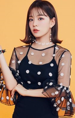 프로미스나인 이채영1_1.jpg
