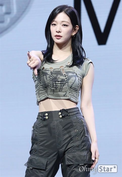 프로미스나인 이채영1_2.jpg