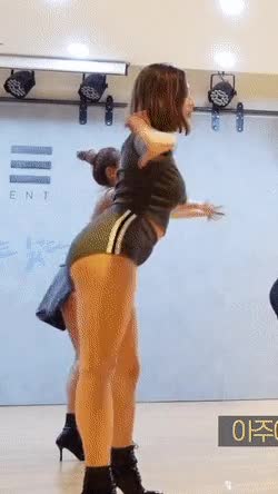 679a8aea5fc261b27e4ed30cd4ec5f72_1676031705_1376.gif
