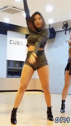 679a8aea5fc261b27e4ed30cd4ec5f72_1676031702_1394.gif