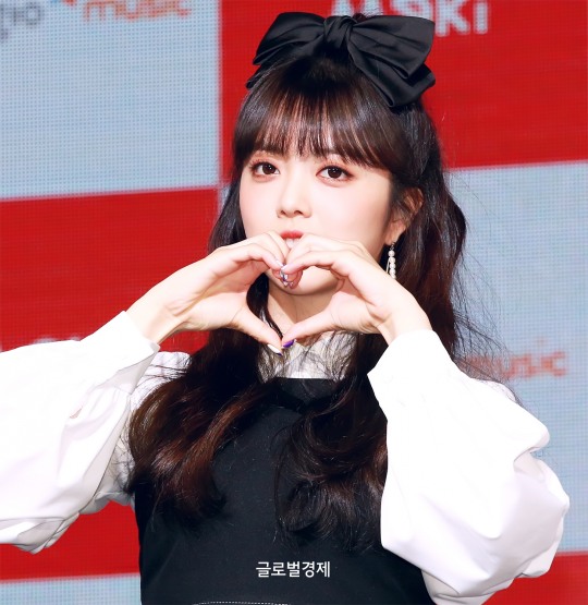 지수연 (前 위키미키)1_1.jpg