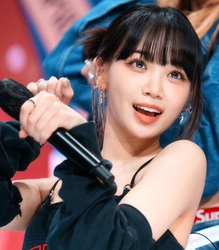르세라핌 김채원1_1.jpg