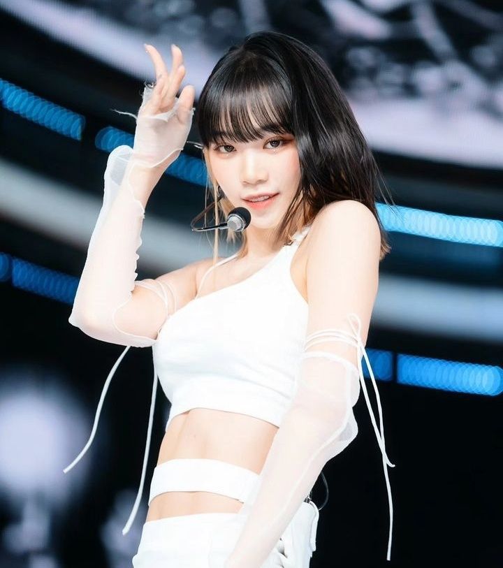 르세라핌 김채원1_2.jpg