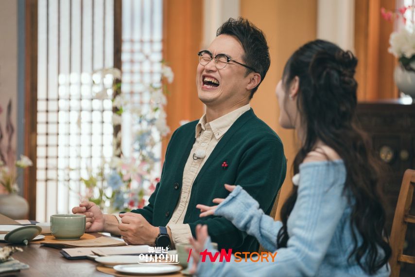 유인영 유라 등 유별난역사한끼1_4.jpg
