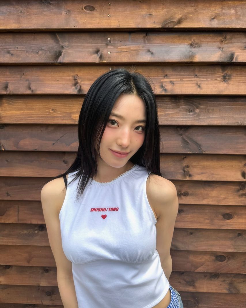 프로미스나인 이새롬1_3.jpg