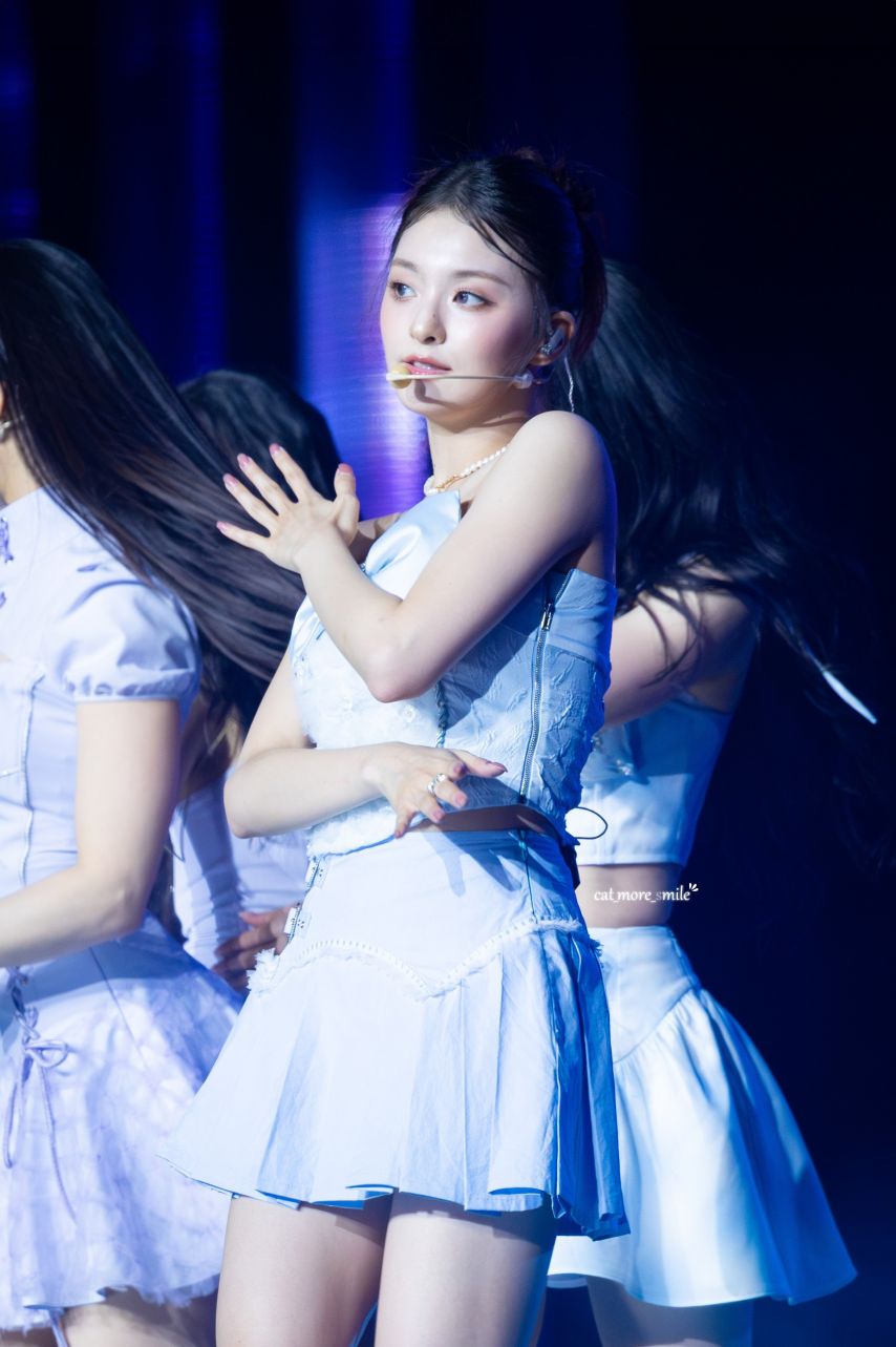 [프로미스나인] 이나경1_3.jpg