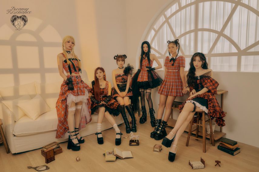 오마이걸 10번째 미니앨범 [Dreamy Resonance] 컨셉포토 Sonetto1_1.jpg