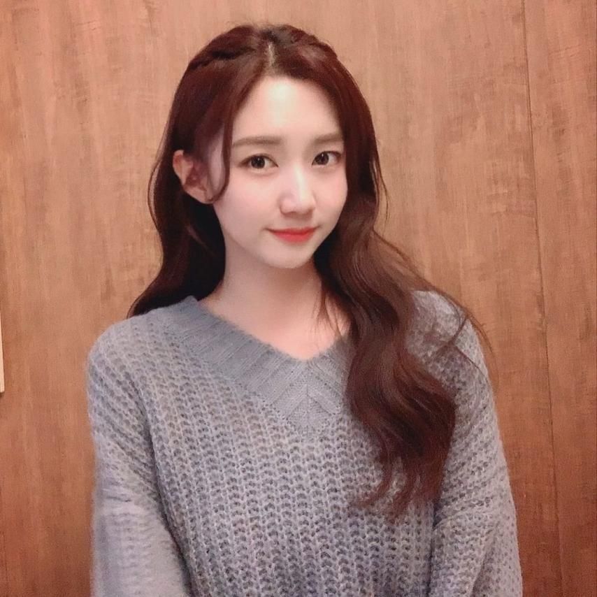 윤수빈 아나운서1_1.jpg
