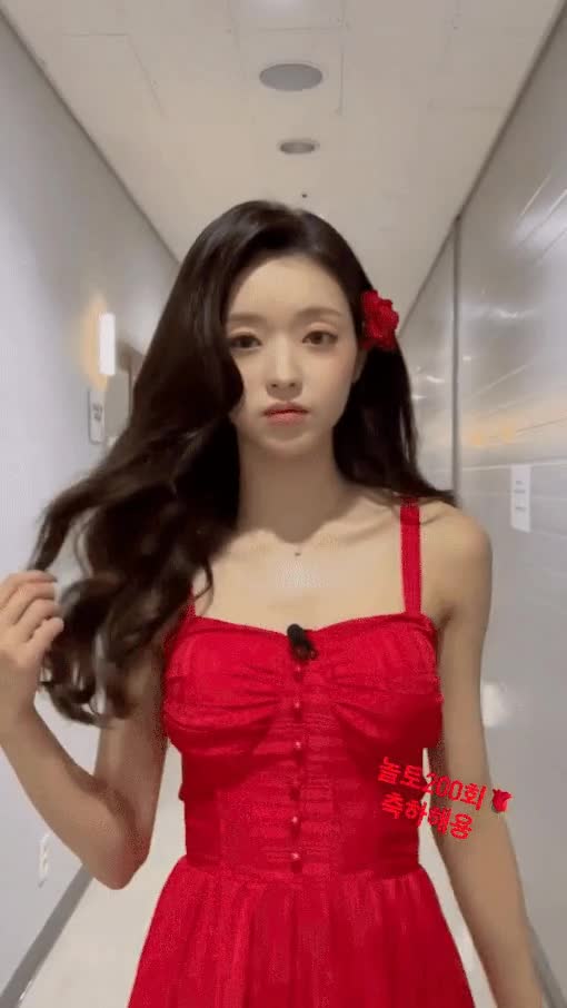 놀토 오마이걸 유아 레드 드레스 6.gif