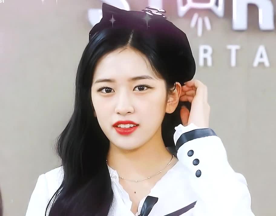 안유진 (아이브).gif