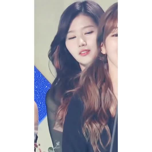 트와이스 사나 눈빛 7.gif