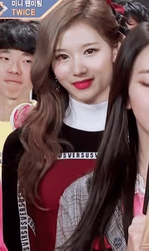 트와이스 사나 눈빛 6.gif