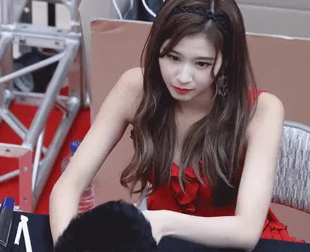 트와이스 사나 눈빛 5.gif