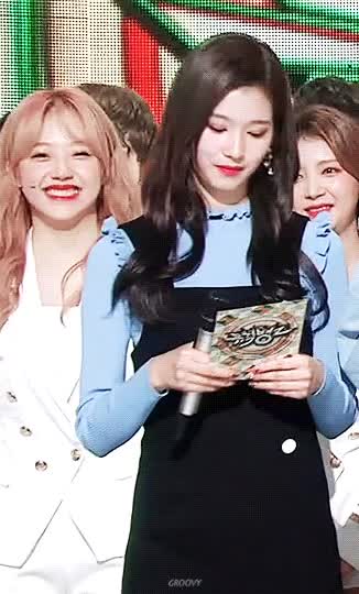 트와이스 사나 눈빛 1.gif