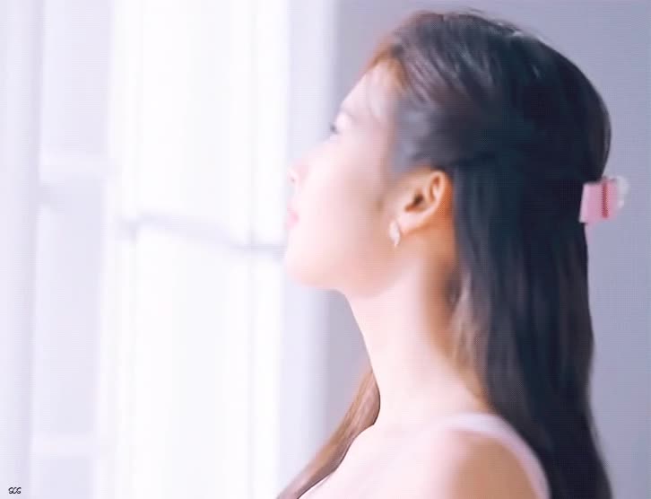 드레스 입은 사나 미모 7.gif
