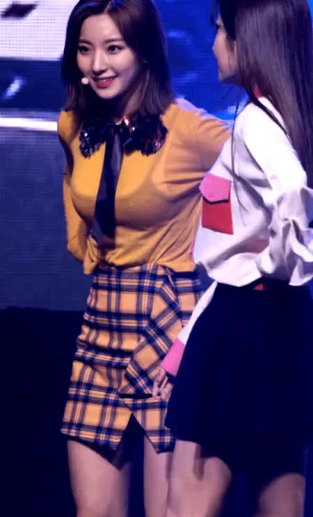 프로미스나인 새롬 시스루.gif