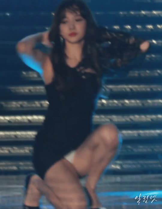 방심한 트와이스 나연 3.gif