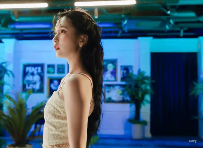 METROCITY 2022 Spring 미나 2.gif