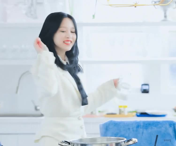트와이스 TTT 소울메이트 4화 미나 1.gif