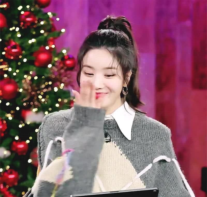 권은비.gif
