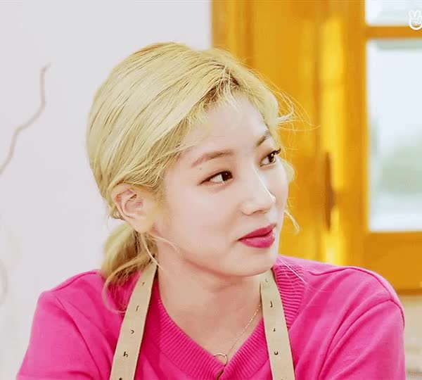 삐쳐도 귀여운 트와이스 사나, 다현 8.gif