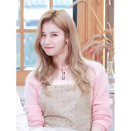 삐쳐도 귀여운 트와이스 사나, 다현 1.gif