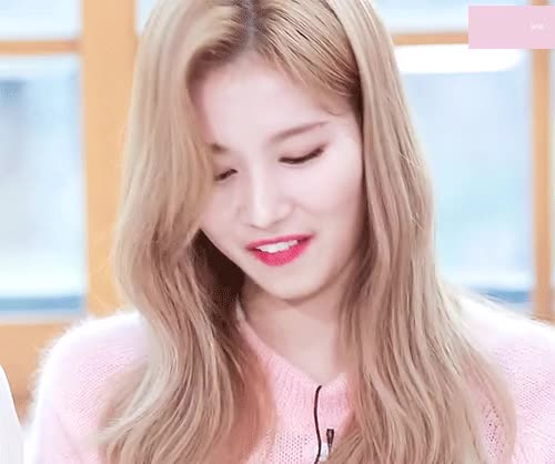 삐쳐도 귀여운 트와이스 사나, 다현 5.gif