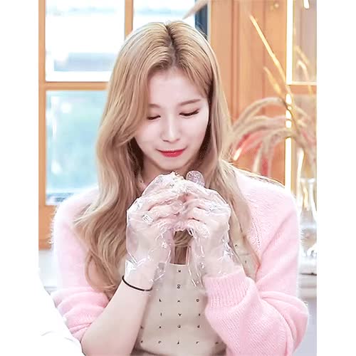 삐쳐도 귀여운 트와이스 사나, 다현 3.gif