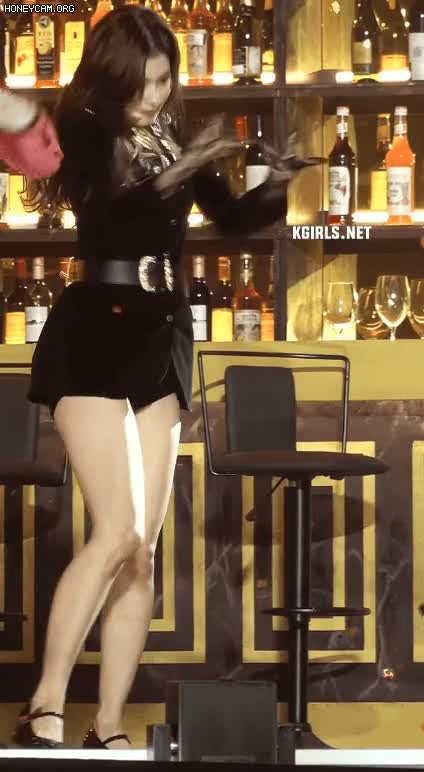 섹시한 사나 각선미 6.gif