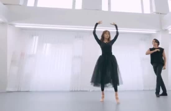 발레치마 입기가 너무 민망했던 러블리즈 미주 27.gif