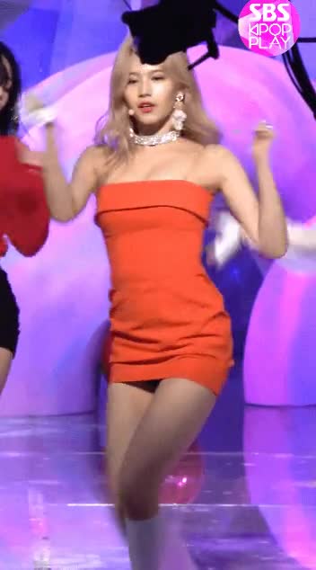 사나의 섹시한 주황색 원피스 1.gif