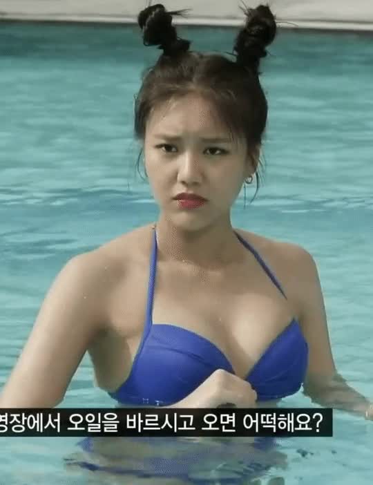 SNL레전드 aoa 혜정 비키니 4.gif