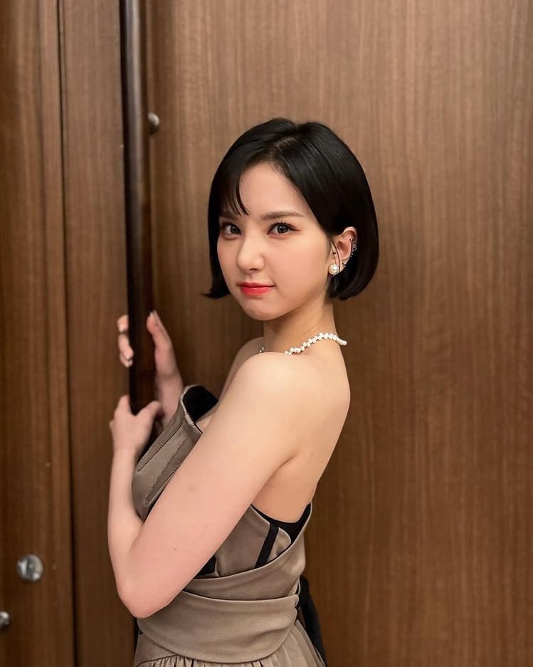 eunha_viviz_p_CcQBllTpHM2_9.jpg