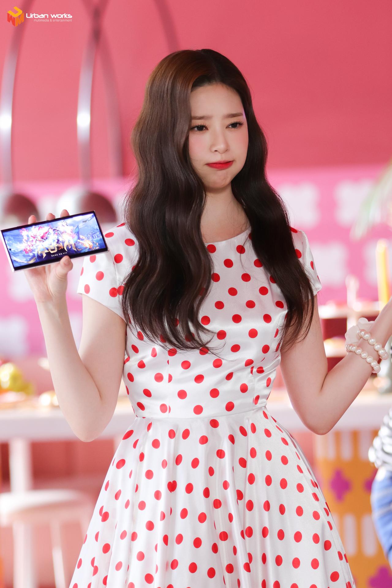 美친다_진짜_아기고래.jpg