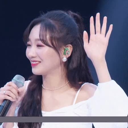 포니테일 러블리즈 류수정 2.gif