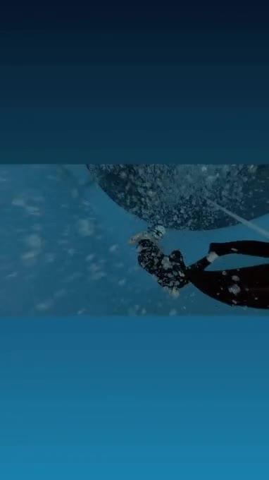 프리다이빙 하는 브레이브걸스 유나 3.gif