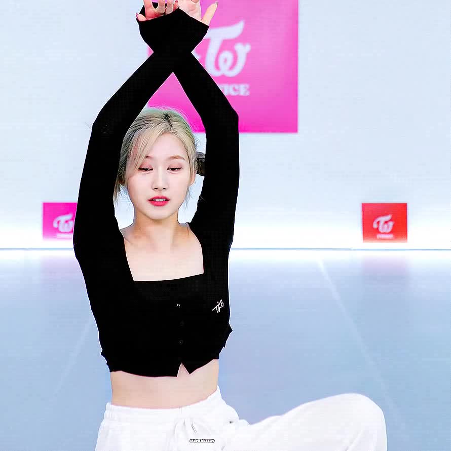 존예 사나 5.gif