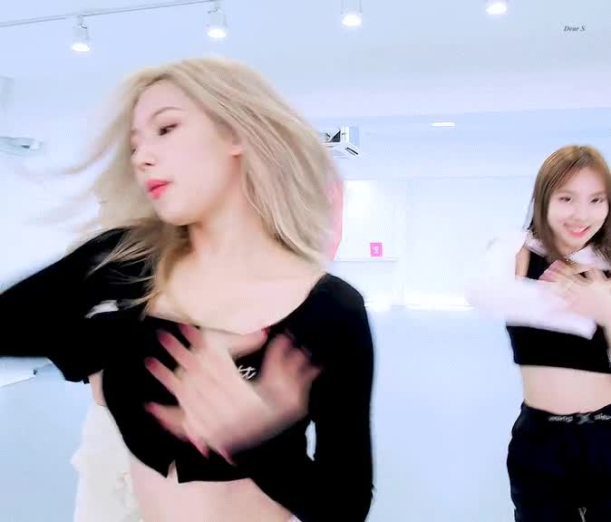존예 사나 1.gif