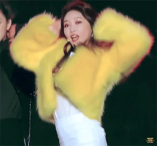 글리터가 반짝반짝하는 청하 2.gif