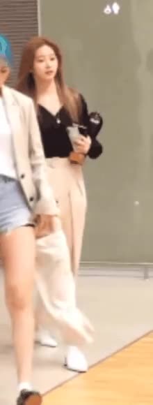 김민주 실물 클라쓰 2.gif