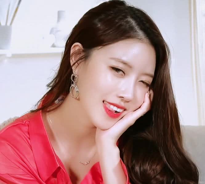 유혹하는 미주.gif