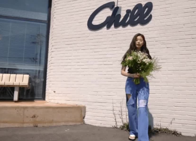시티브리즈 모델 김민주 5.gif