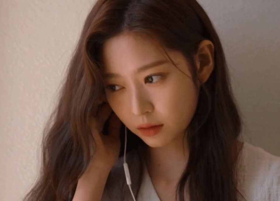 시티브리즈 모델 김민주 8.gif