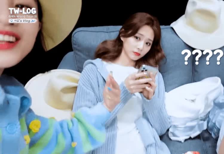 트와이스 지효 월드 투어 브이로그 8.gif