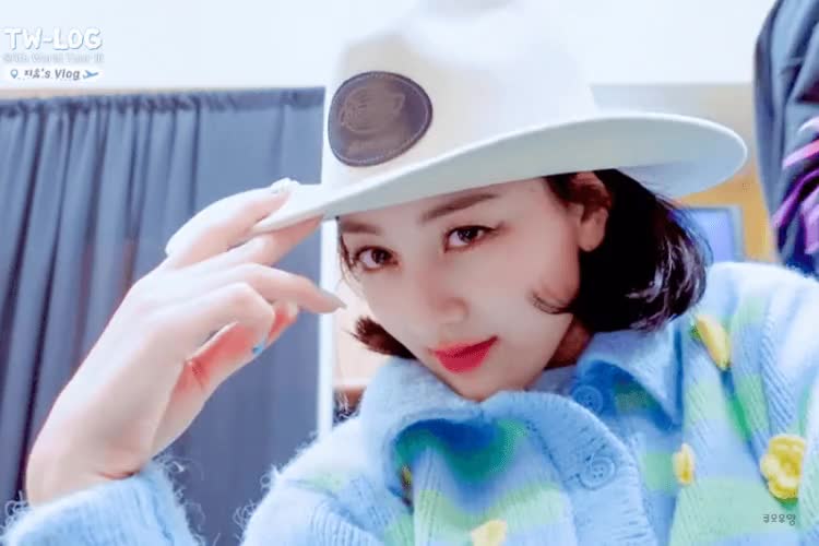 트와이스 지효 월드 투어 브이로그 5.gif