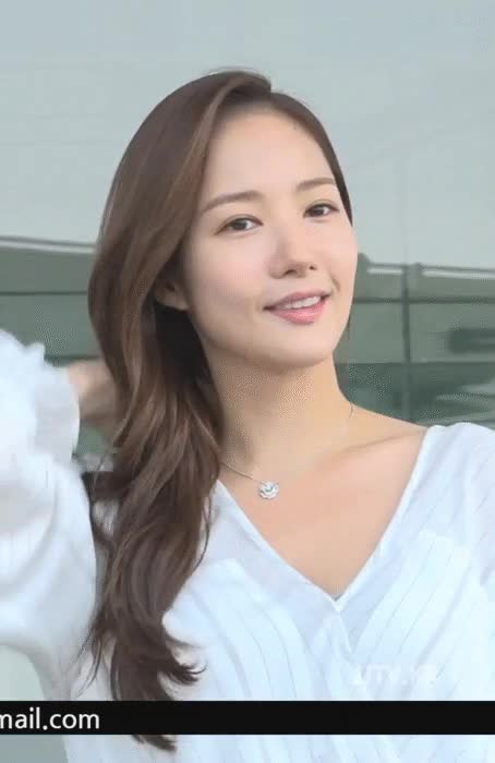 박민영 공항 패션(feat.바람) 4.gif