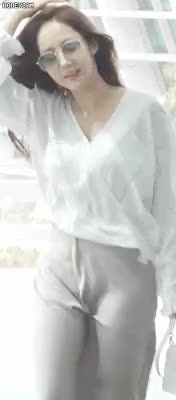 박민영 공항 패션(feat.바람) 1.gif