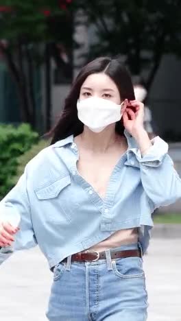 달려오는 권은비 2.gif