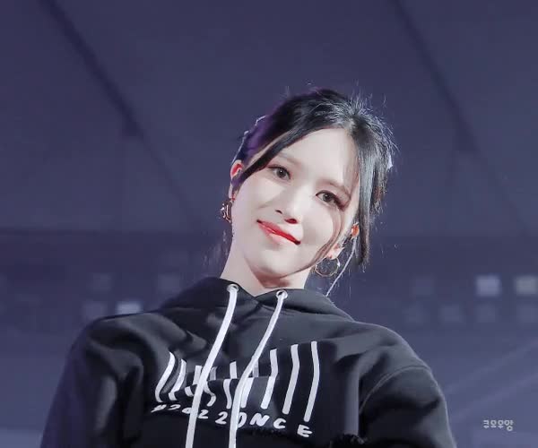 도쿄돔 콘서트 트와이스 미나 손키스.gif