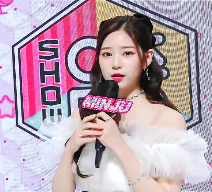 김민주.gif